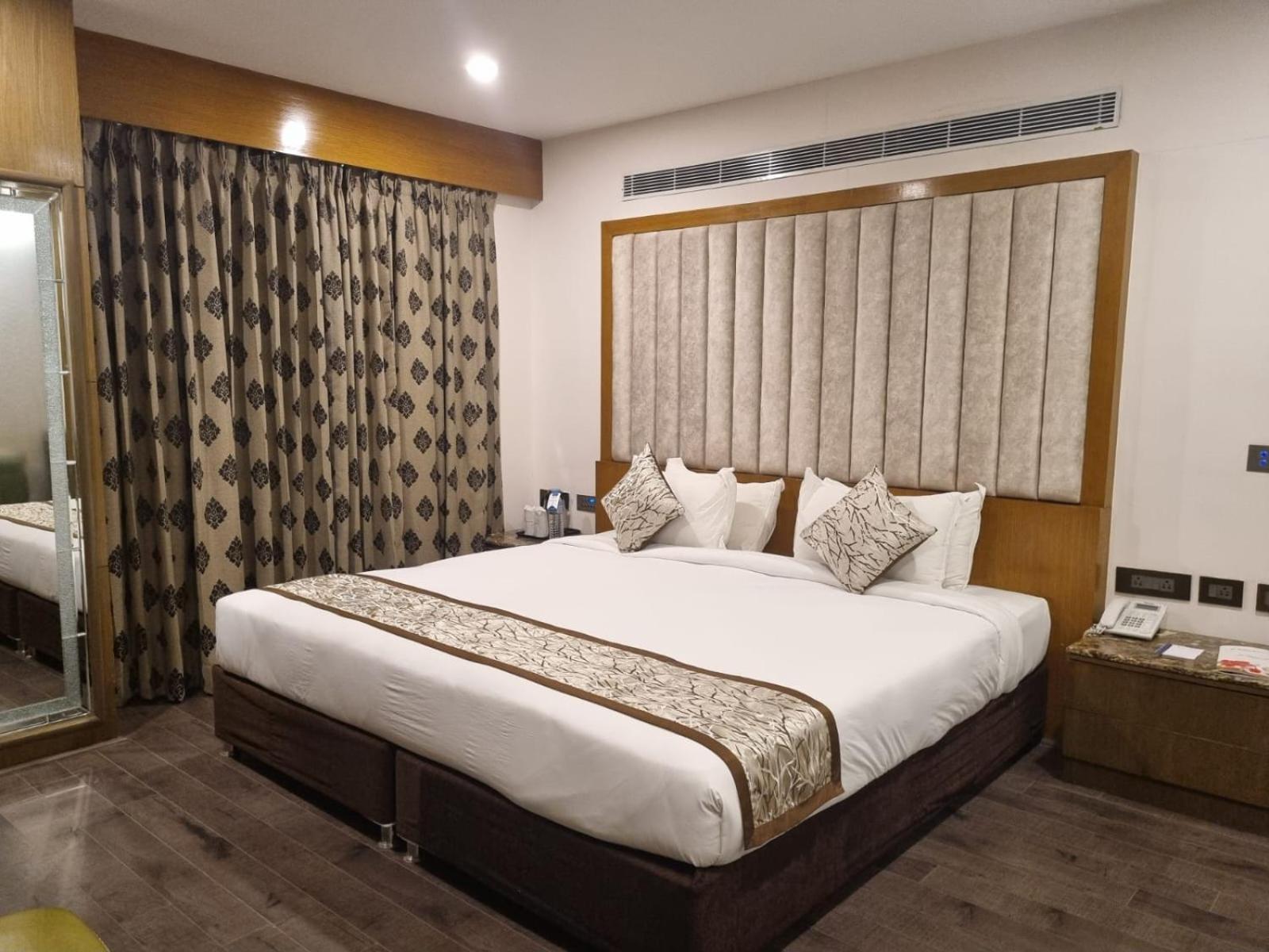 Hotel Benzz Park Chennai Luaran gambar