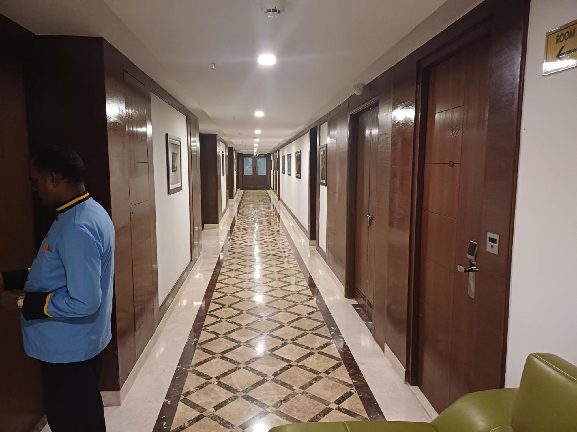 Hotel Benzz Park Chennai Luaran gambar