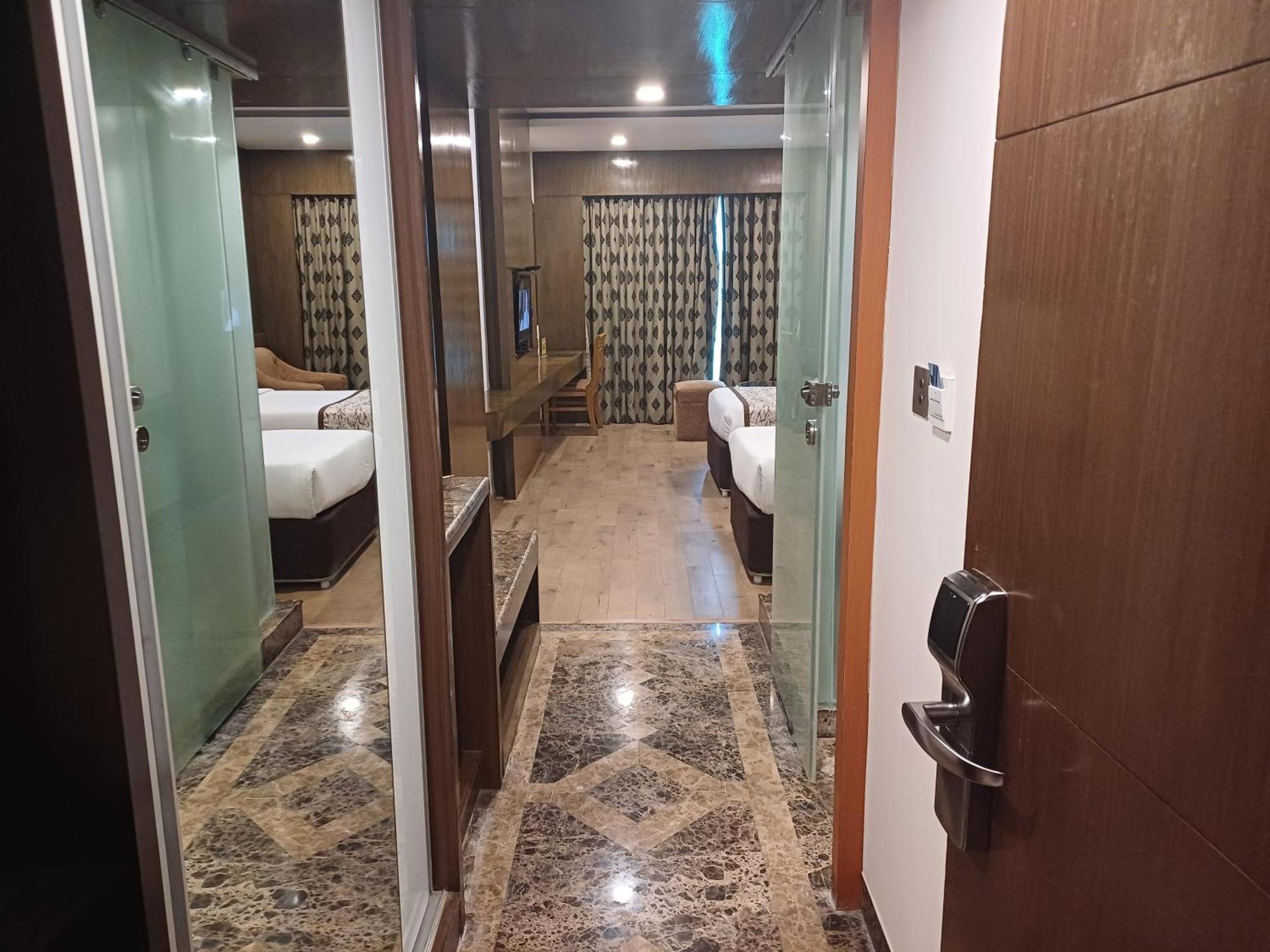 Hotel Benzz Park Chennai Luaran gambar