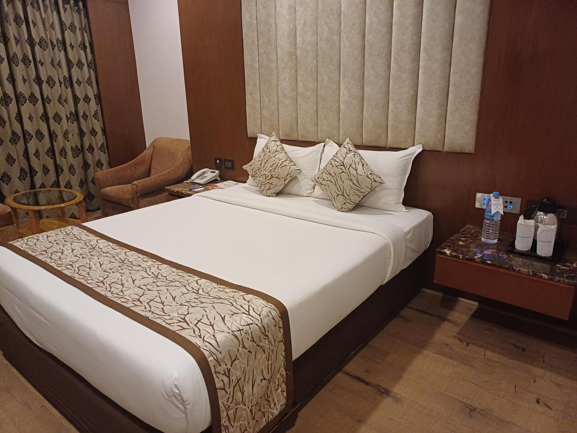 Hotel Benzz Park Chennai Luaran gambar