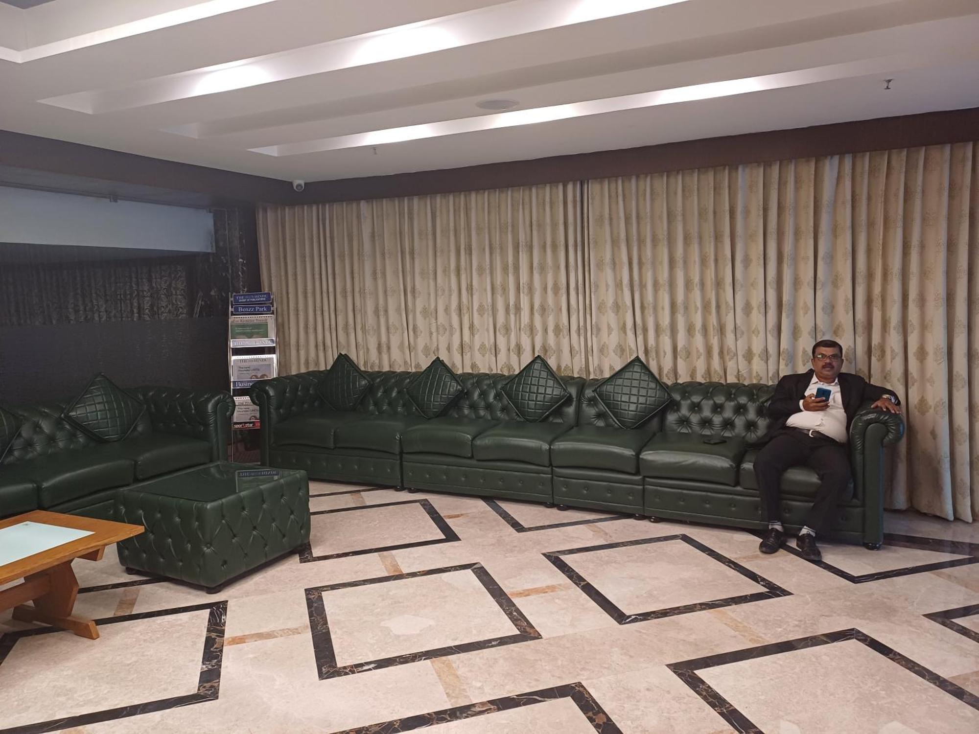 Hotel Benzz Park Chennai Luaran gambar