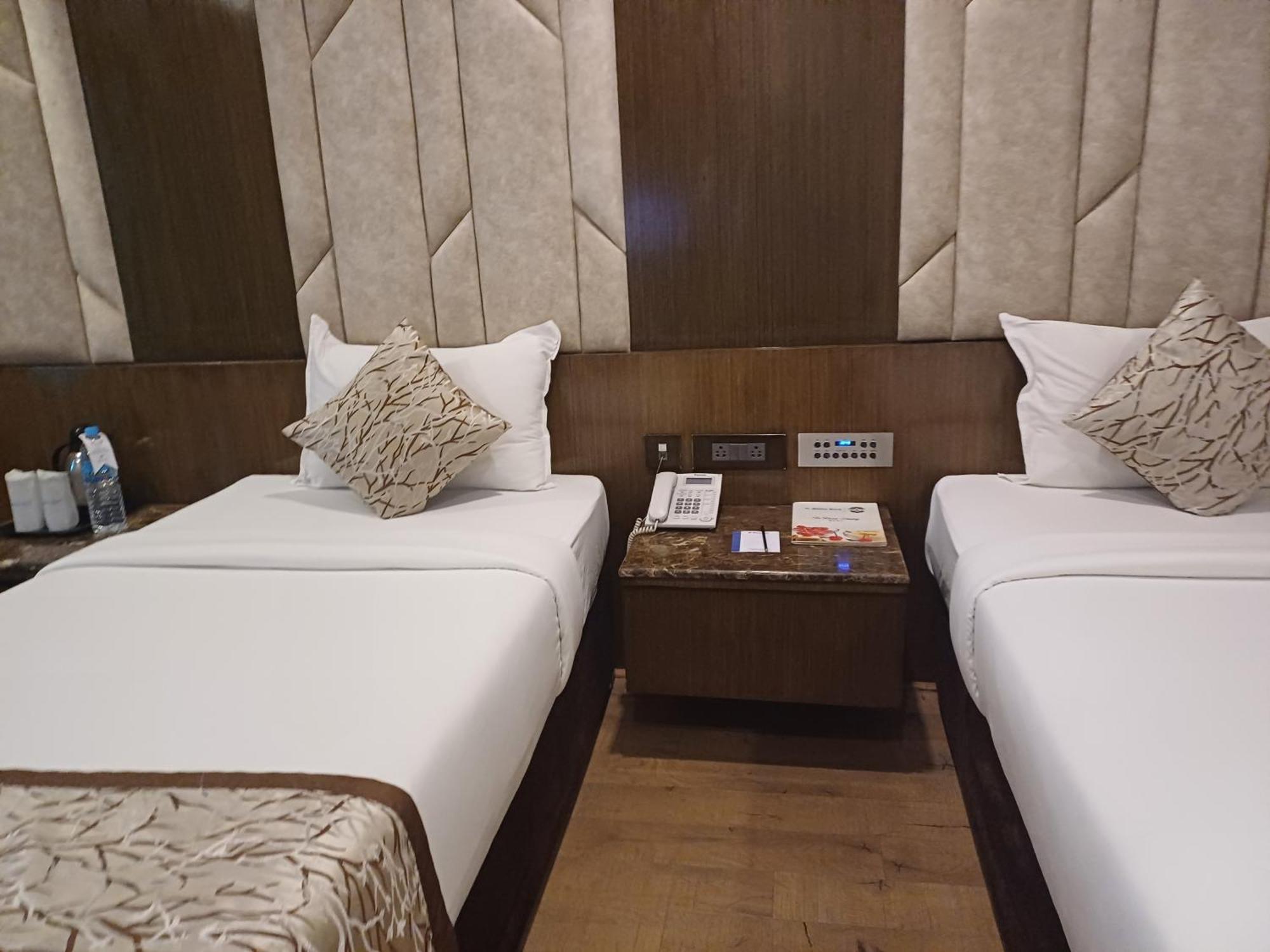 Hotel Benzz Park Chennai Luaran gambar