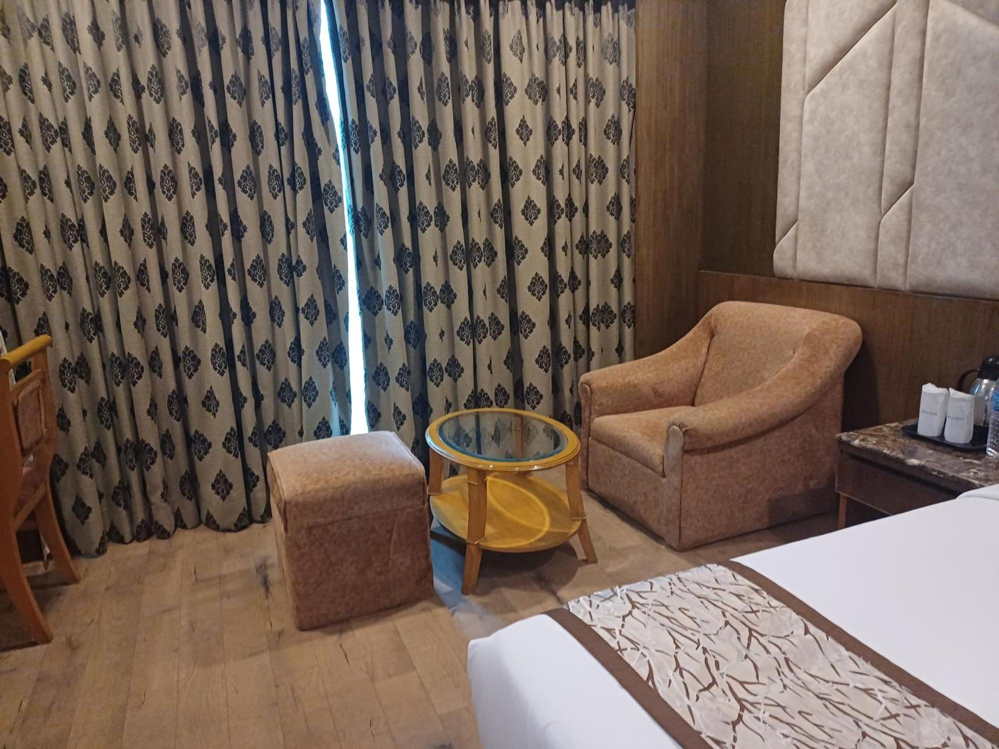 Hotel Benzz Park Chennai Luaran gambar