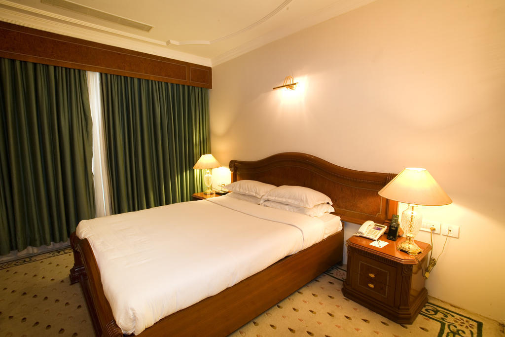 Hotel Benzz Park Chennai Bilik gambar