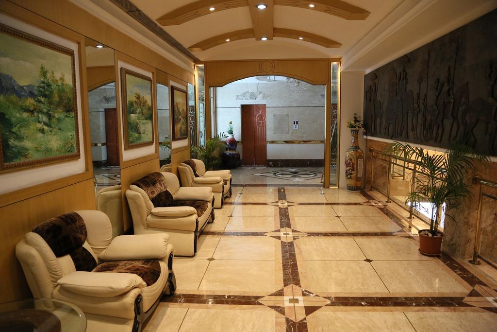 Hotel Benzz Park Chennai Luaran gambar