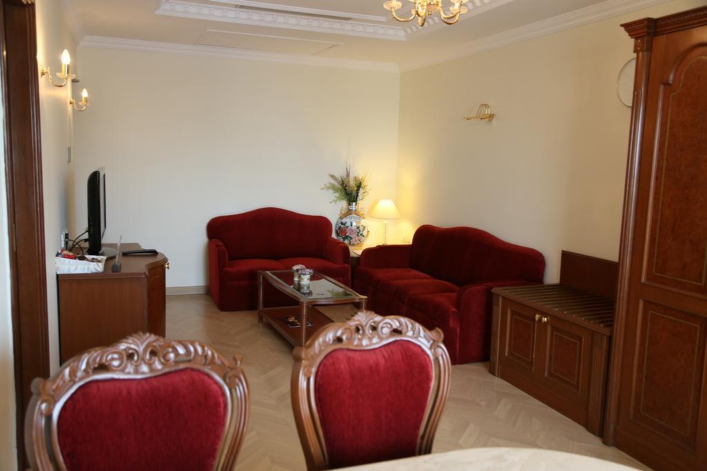 Hotel Benzz Park Chennai Luaran gambar