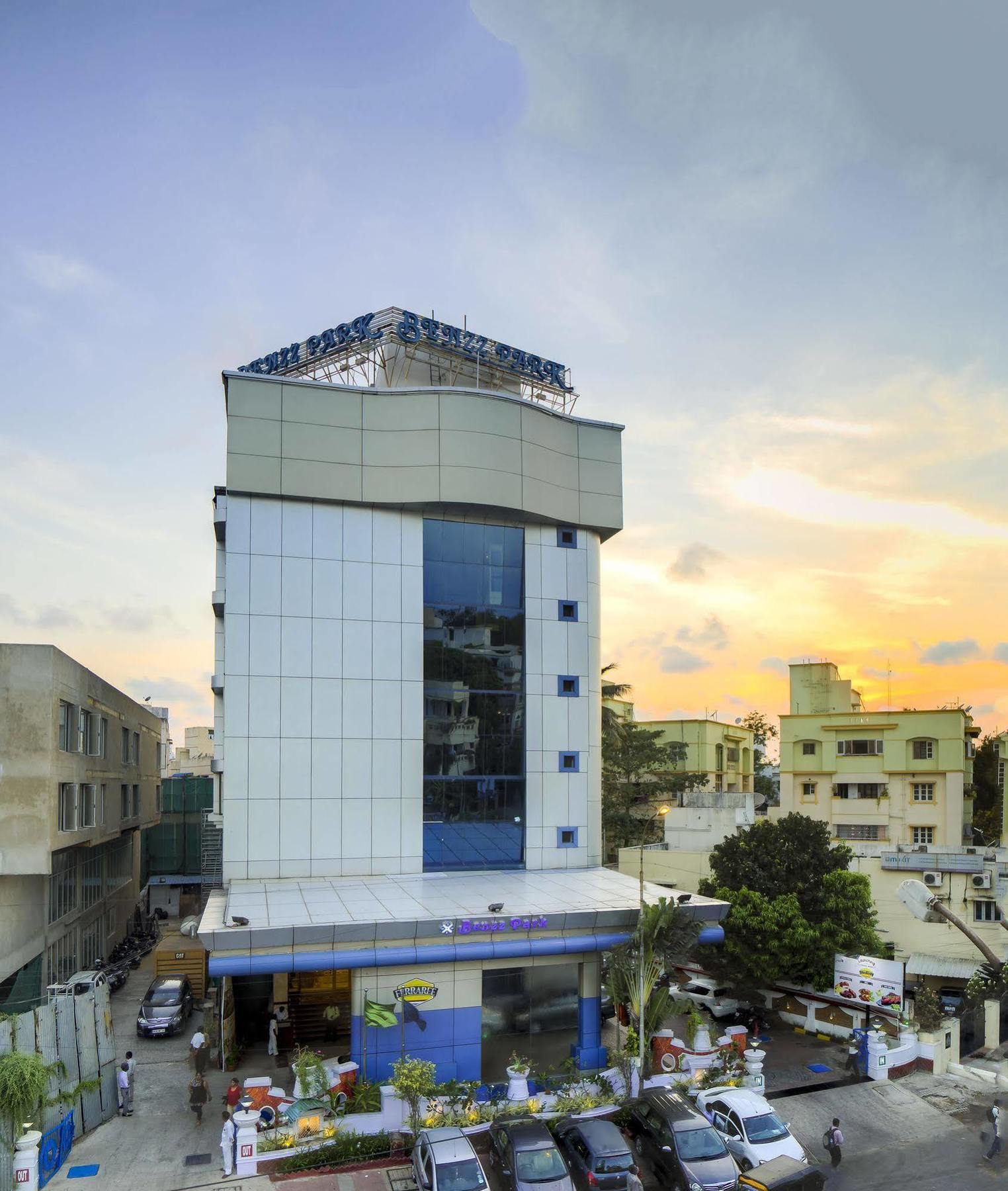 Hotel Benzz Park Chennai Luaran gambar